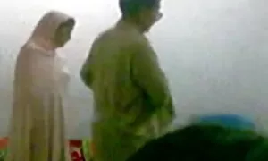 তিনি তার বোনের ঘুমের বড়ি করা এবং গরম চুদাচুদি ভিডিও প্রতিশ্রুতিবদ্ধ অজাচার