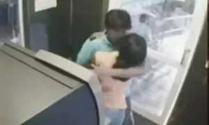 পুরানো-বালিকা মা ছেলের চুদাচুদির ভিডিও বন্ধু