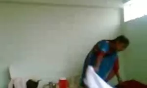 চারজন লোক নতুন চুদাচুদির ভিডিও মেয়ে টয়লেটে